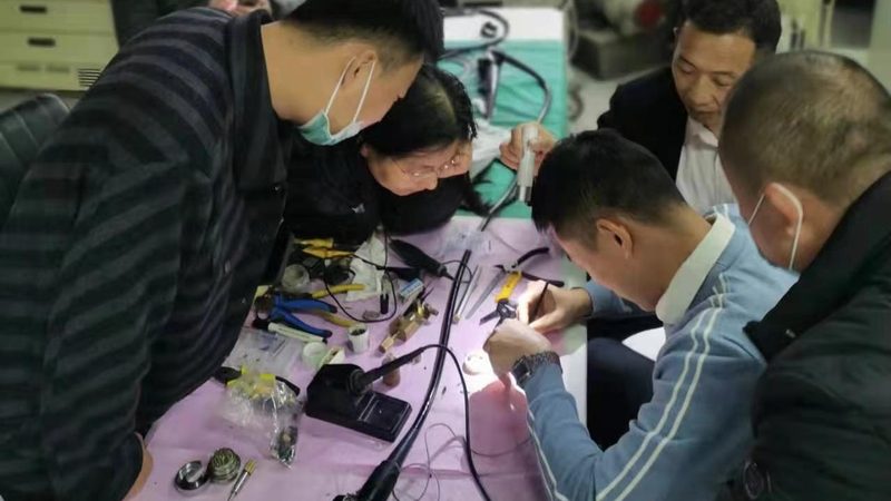 护理床护栏高度规范：安全与舒适的平衡之道